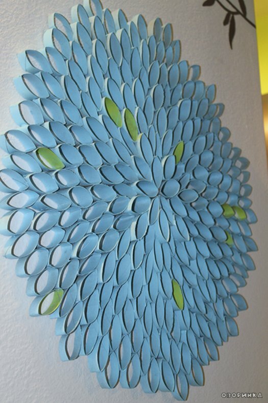 вешаем на стену наш декор