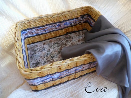 красивая карзина из газетных трубочек